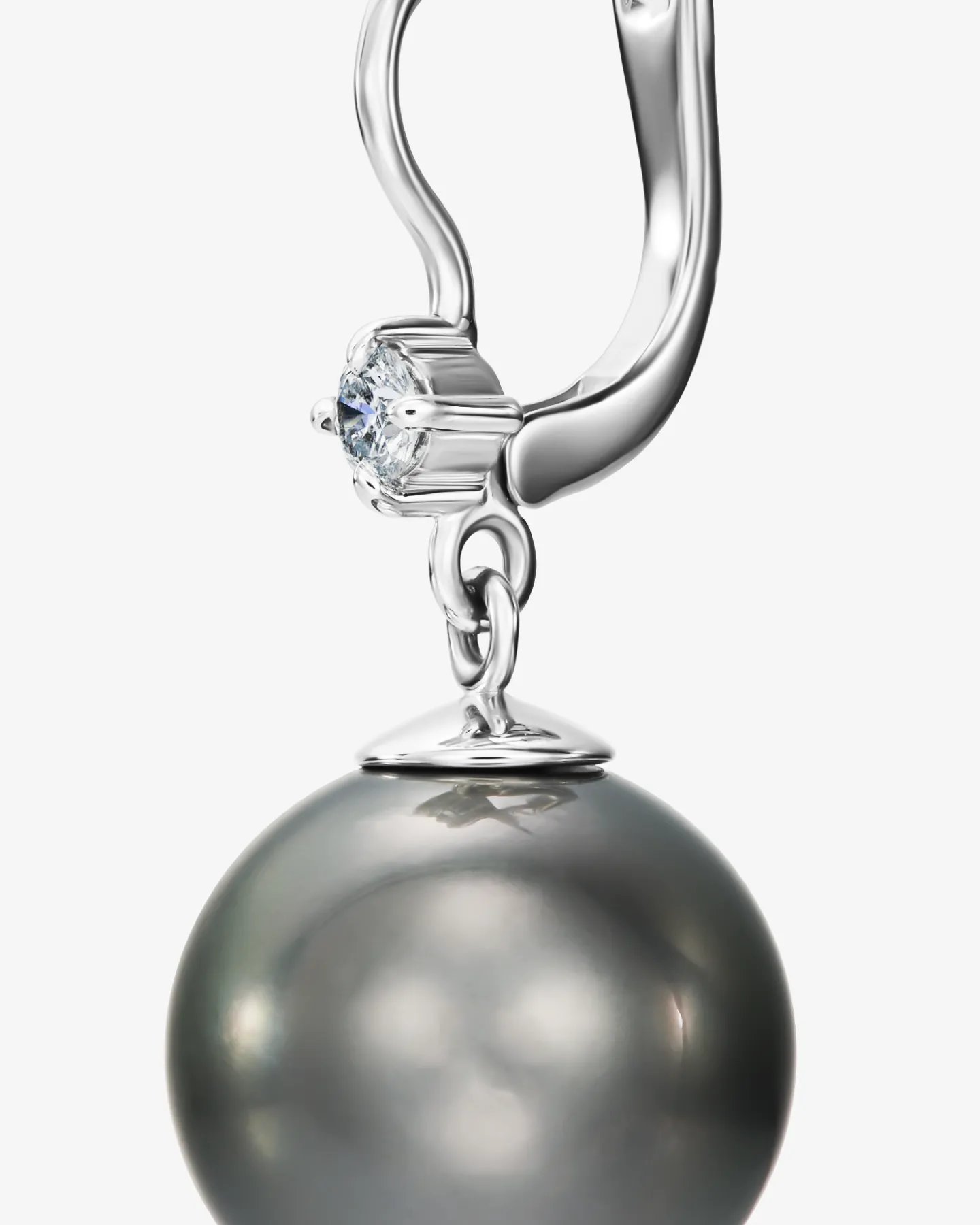 Kolczyki wiszące z czarnymi perłami Tahiti i brylantami - białe złoto 750