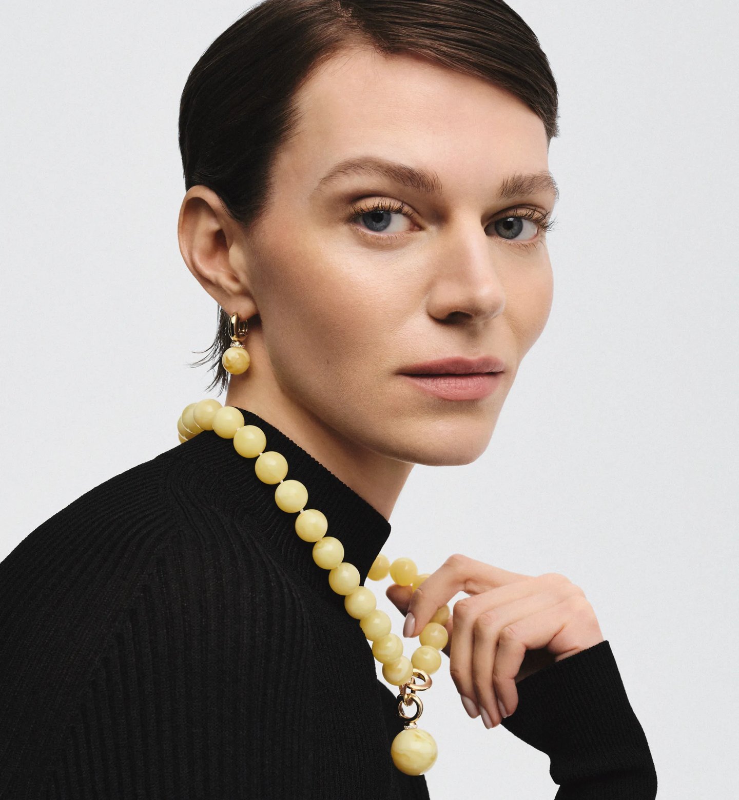 Złota biżuteria z bursztynem