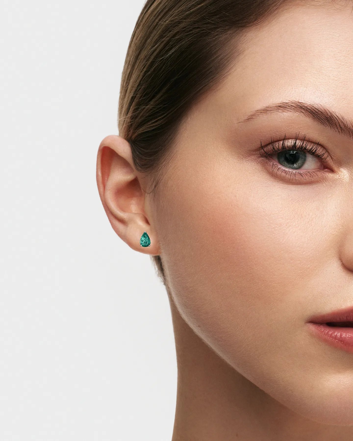 Kolczyki białe złoto ze szmaragdami - szlif gruszy - Louvre Solitaire