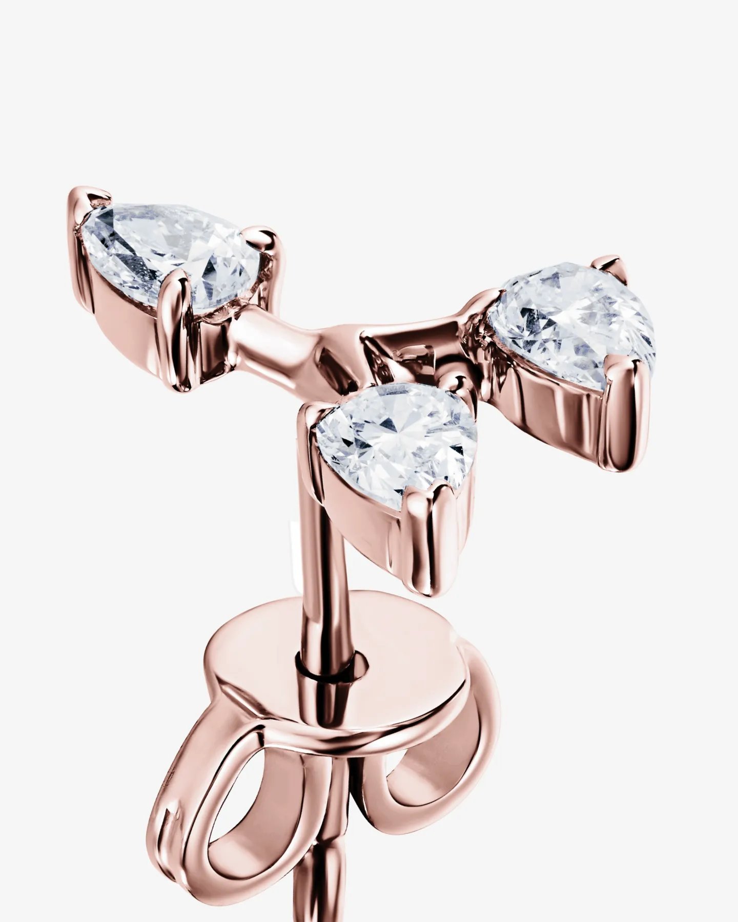 Kolczyk Solitaire Poire No.2 z trzema diamentami 0.30 ct w szlifie gruszki w różowym złocie 750