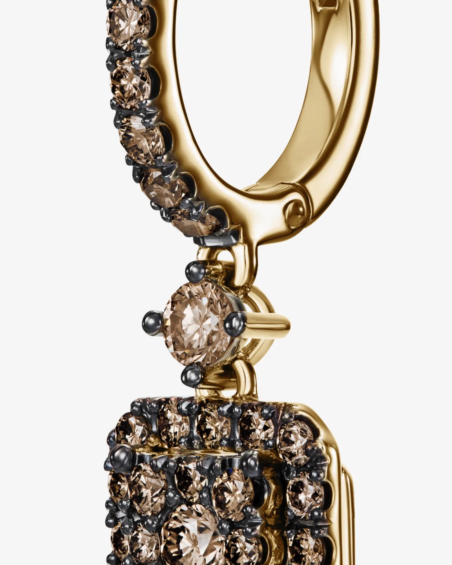 Kolczyki Louvre Carré z brązowymi diamentami w żółtym złocie