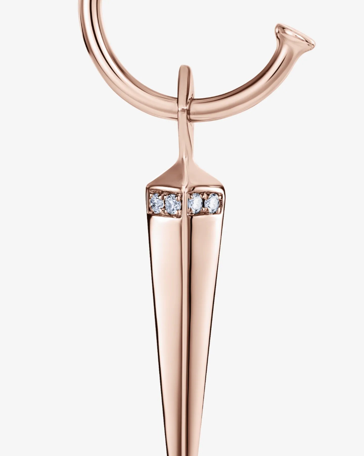 Kolczyk z różowego złota i brylantów