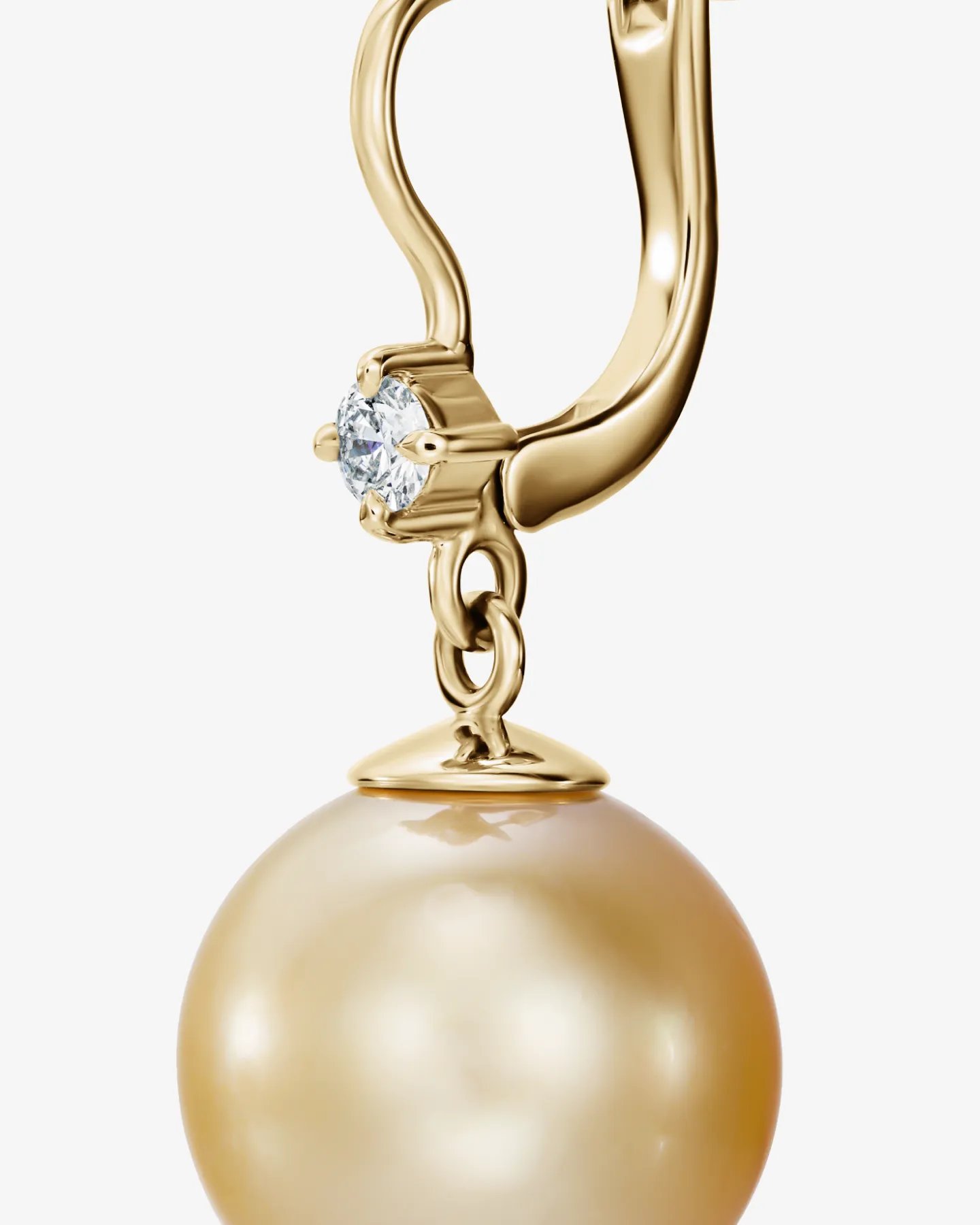 Kolczyki wiszące ze złotymi perłami morskimi i brylantami