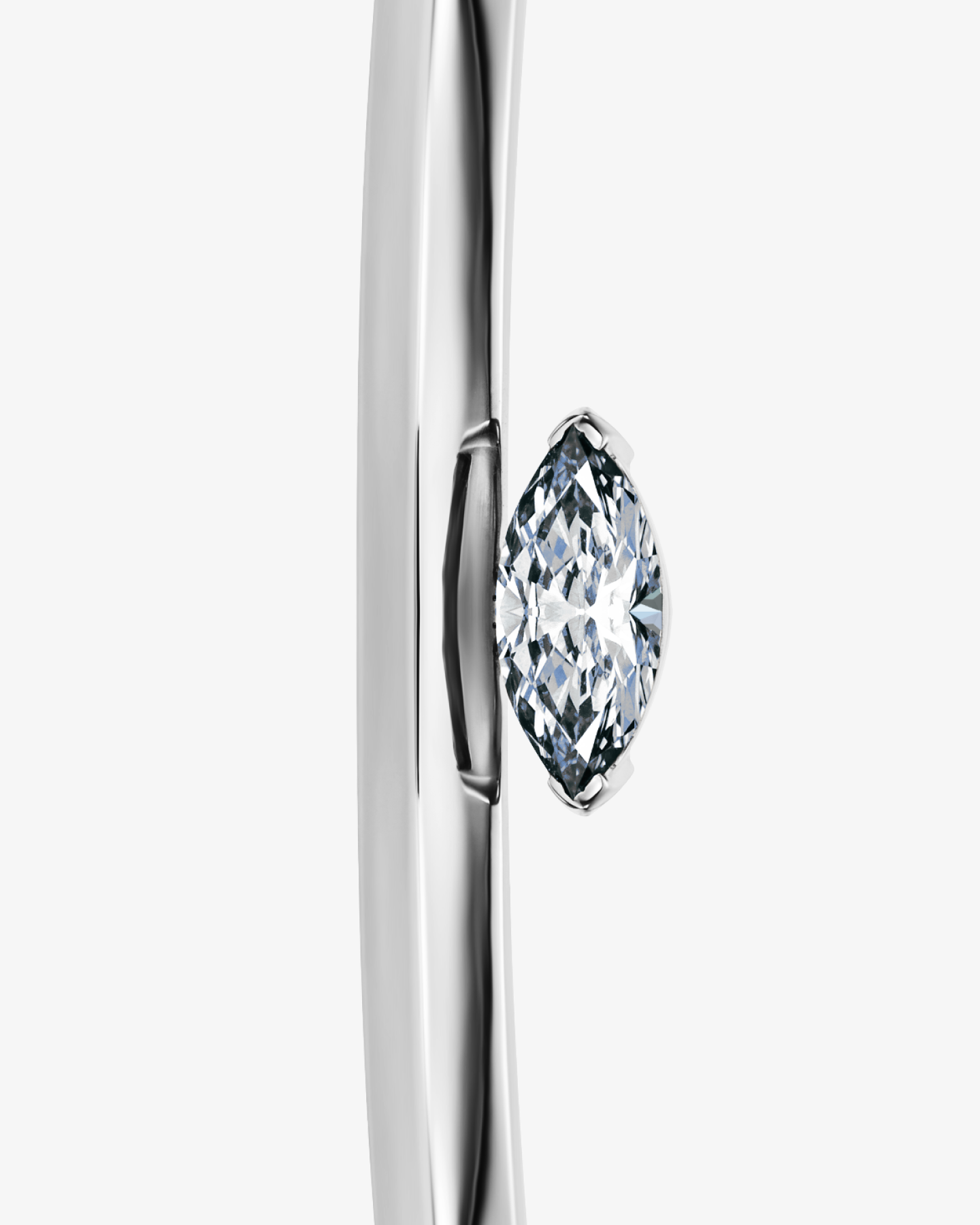 Bransoletka sztywna z białego złota z diamentem w szlifie markiza