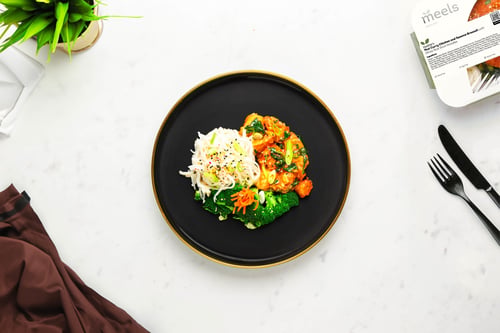 Organic Chicken Thai Curry & Sesame Broccoli