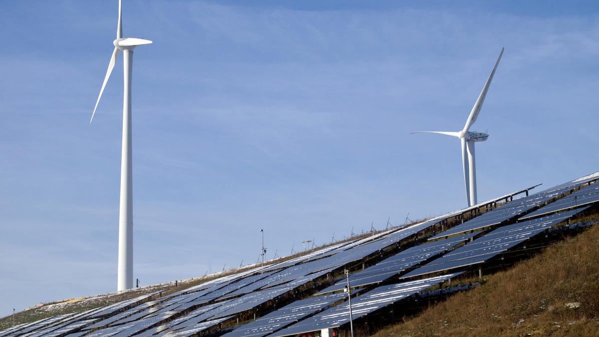 Encavis Signs 60 GWh Hybrid Solar and Wind PPA with Visalia near Zaragoza