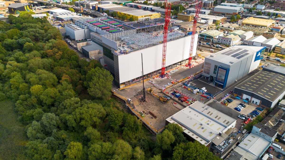 Pure DC Completes Third and Final Power Transformer Installation at 90 MW LON01 Campus in North London