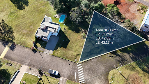 Terreno em Condomínio Residencial das Figueiras com 900 m²