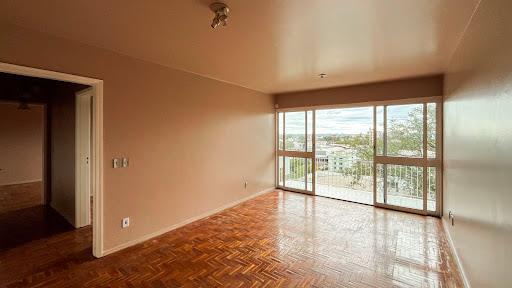 Apartamento no Centro com 2 dormitórios e sacada