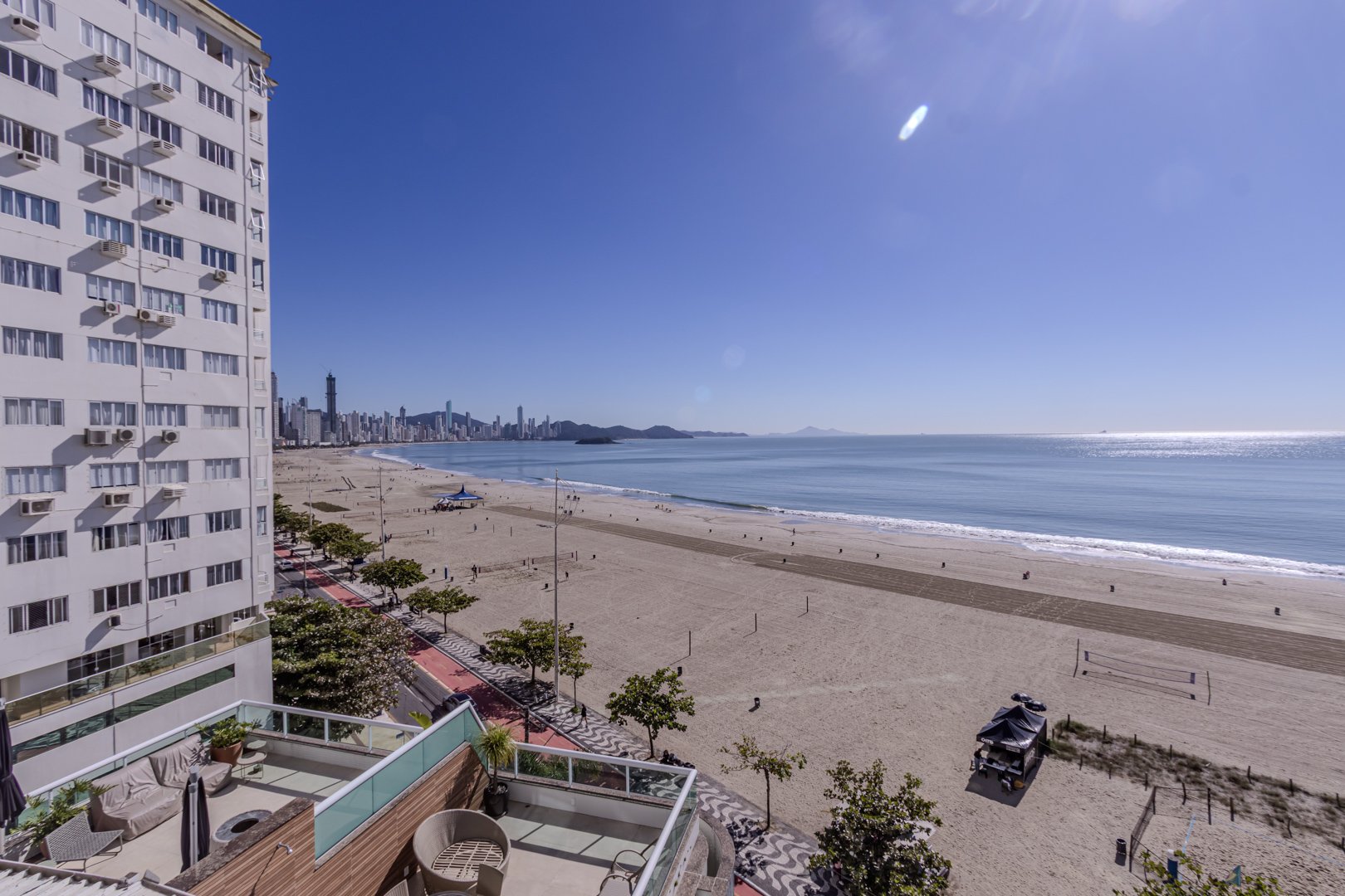 Apartamento Frente Mar em Villa Cora à venda no centro de Balneário Camboriú — foto 18