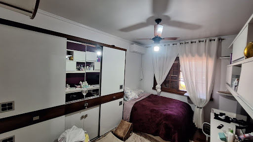 Casa na Avenida com 3 dormitórios e amplo pátio com Piscina - Foto 16