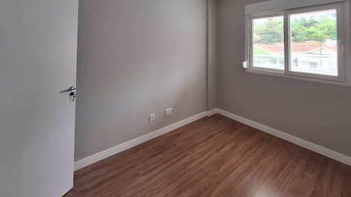 Apartamento no Centro com 2 dormitórios e sacada ampla - Foto 4