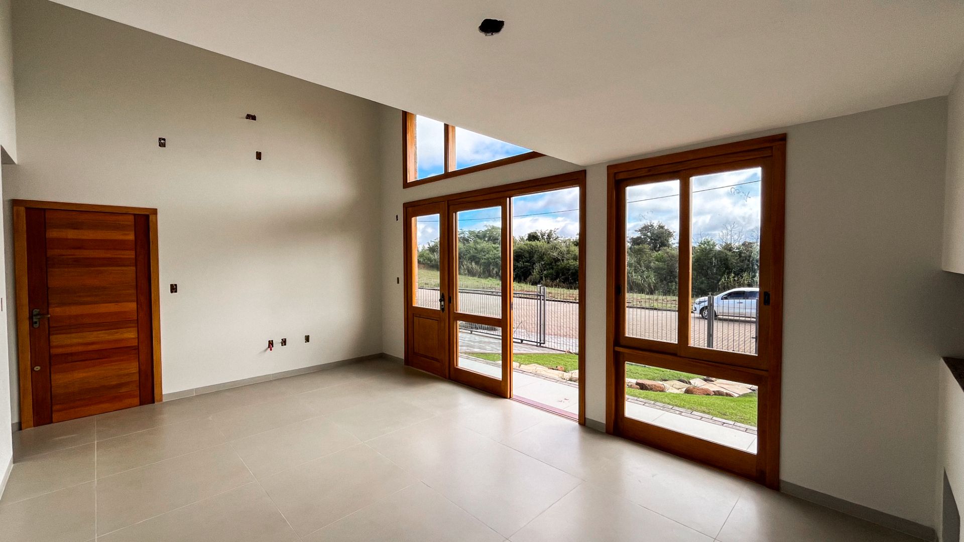 Casa no Jardim das Flores com 3 dormitórios,Suíte e Piscina. - Foto 3