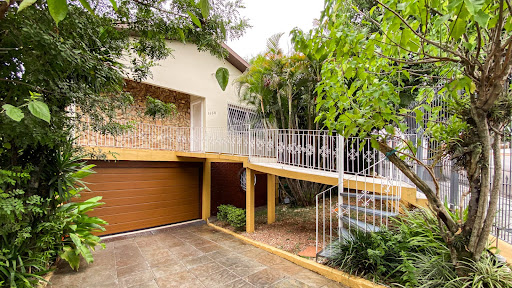 Casa na Independência com 3 dormitórios e piscina