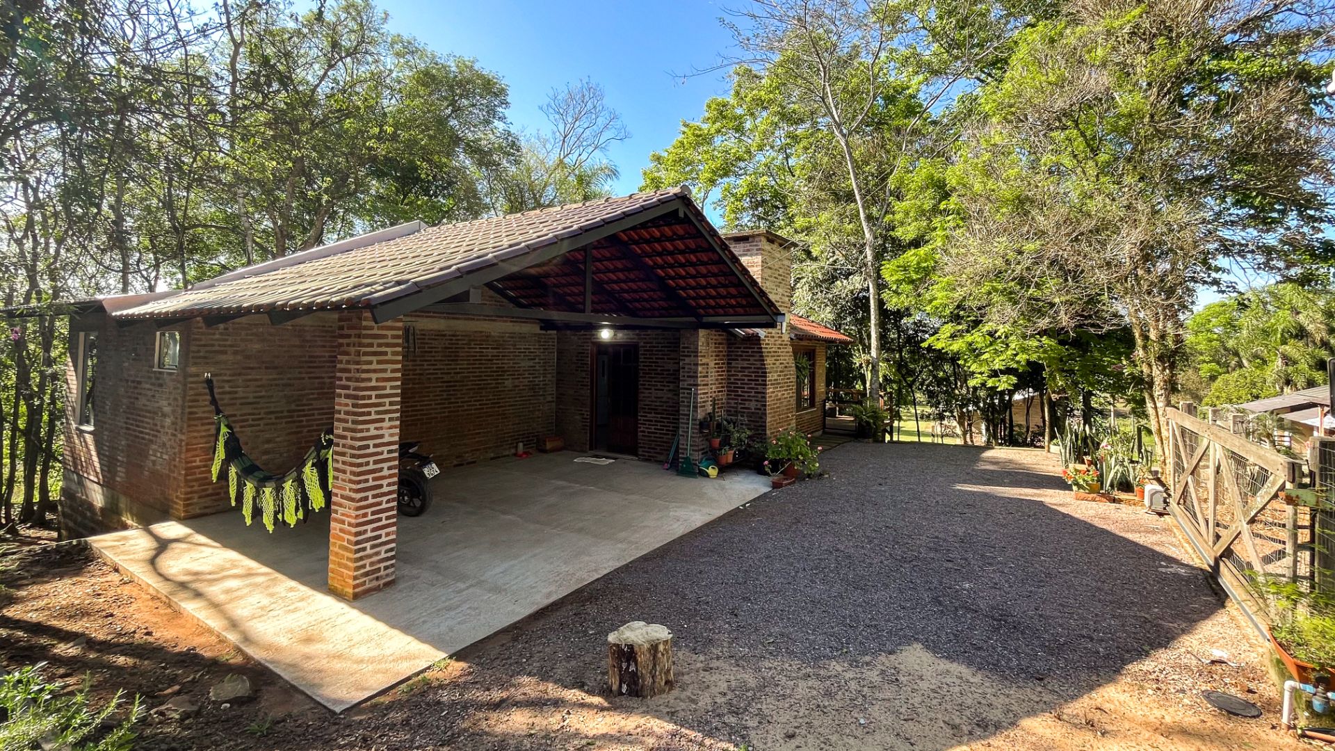 Chácara no Country com 2 dormitórios, suíte, piscina e sauna - Foto 17