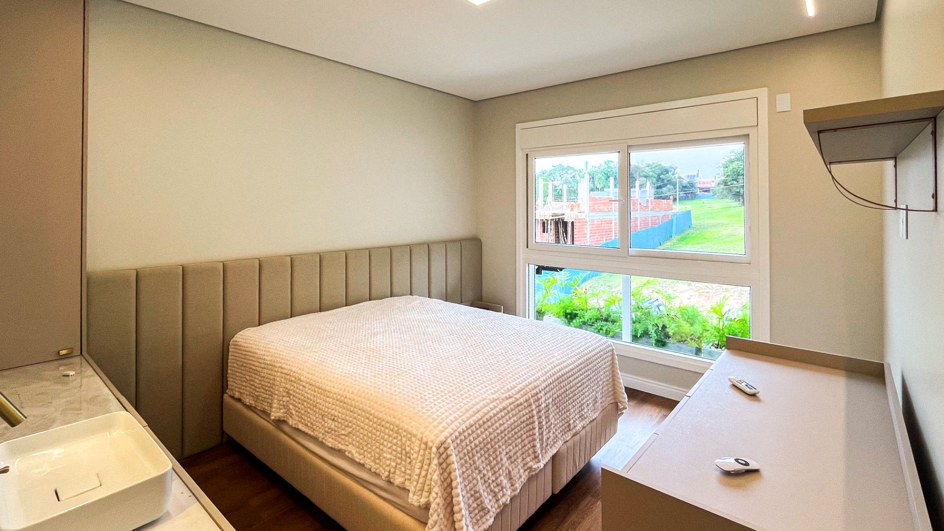 Casa em Condomínio no Country com 4 suítes e piscina - Foto 29