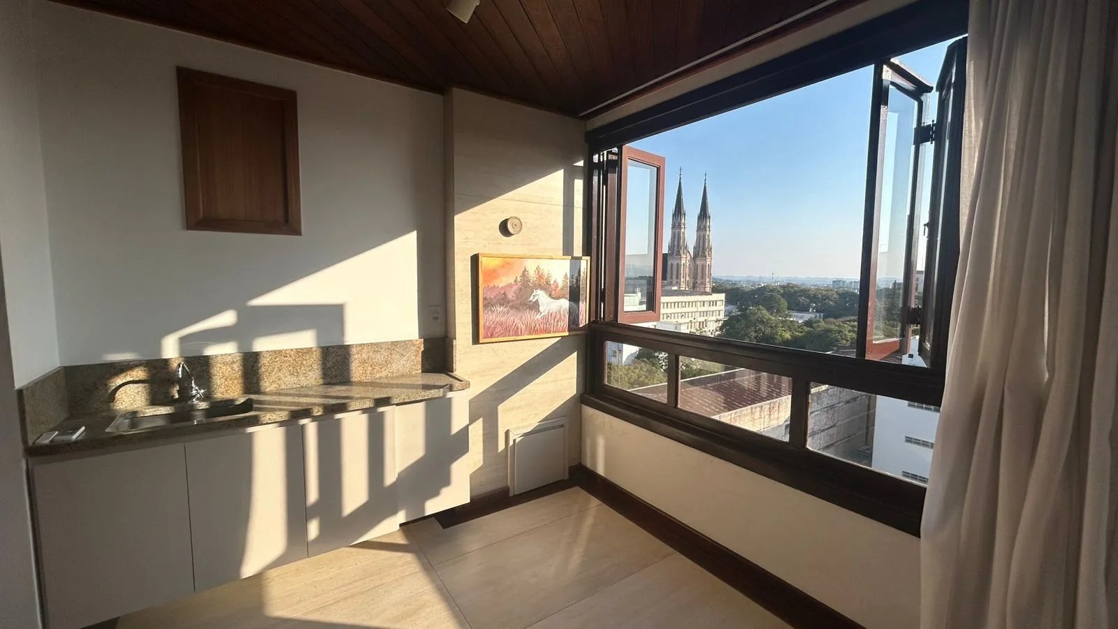 Apartamento na Thomaz Flores com 3 dormitórios