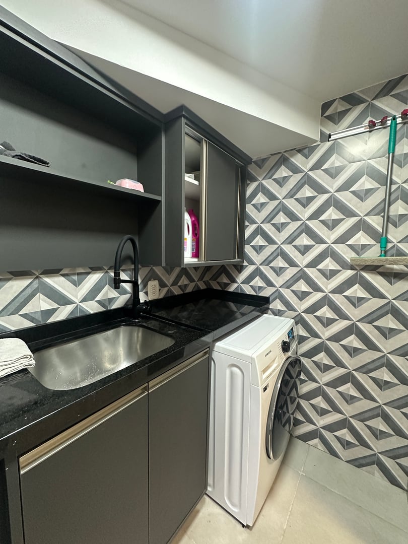 SOBRADO TRIPLEX SEMIMOBILIADO EM NOSSA SENHORA DA SAÚDE — foto 11