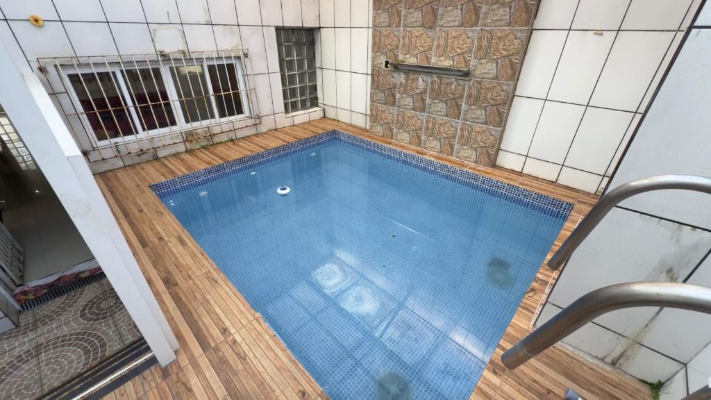 Casa Ampla com Piscina, Área Gourmet e Garagem para 6 Carros — foto 6