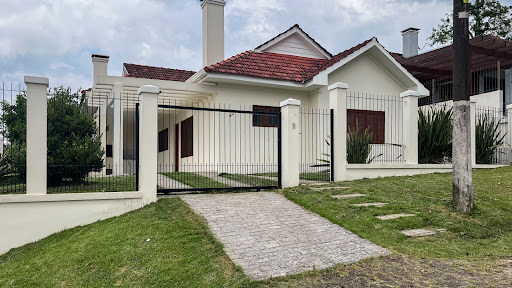 Casa em Country com 3 dormitórios, 1 suíte