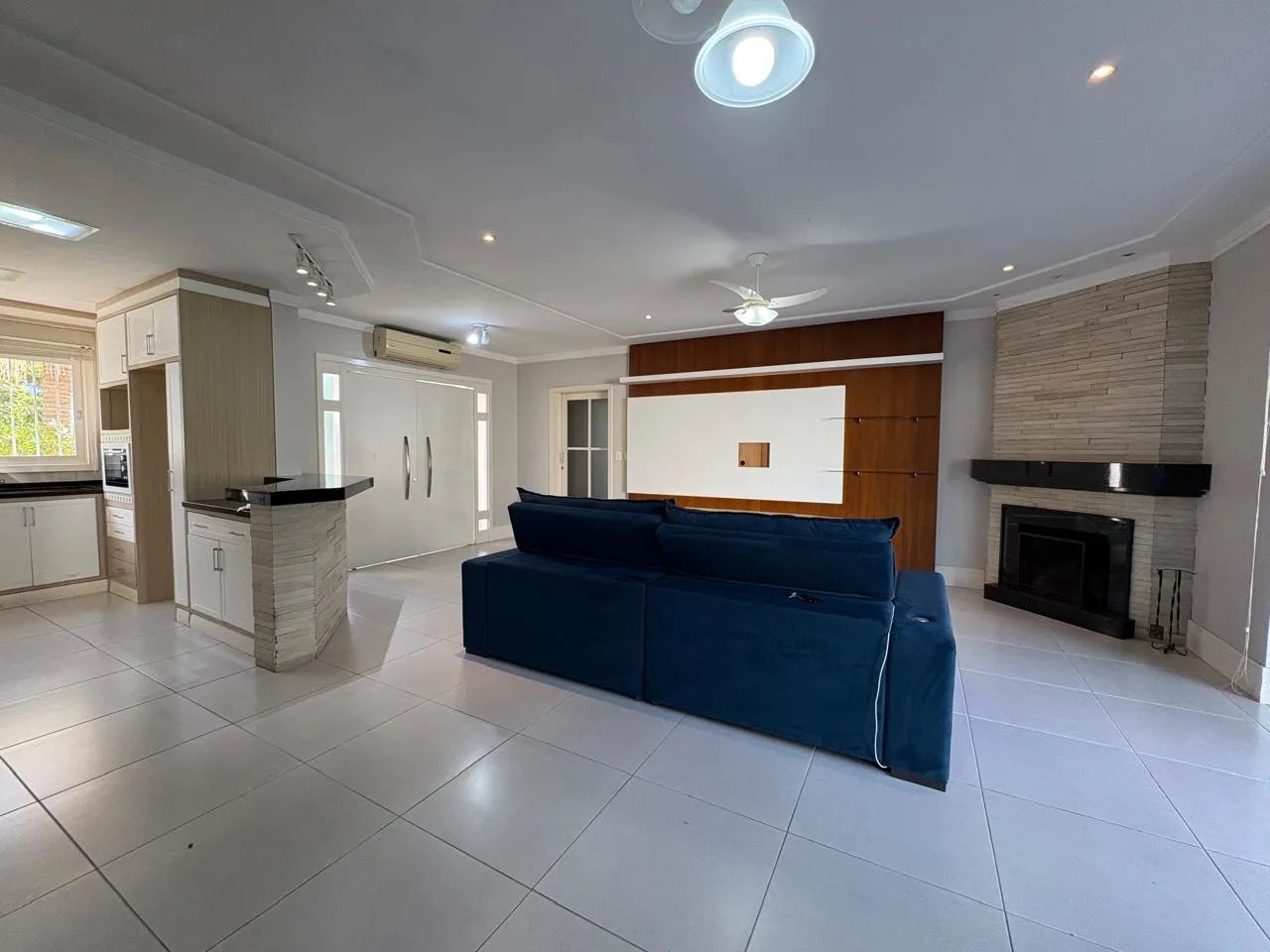 Casa Térrea de 03 Dormitórios C/ 01 Suíte, com Salão de Festas e Piscina  - Foto 4