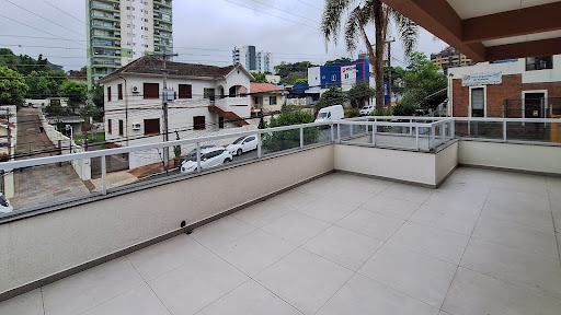 Apartamento no Centro com 2 dormitórios e sacada ampla