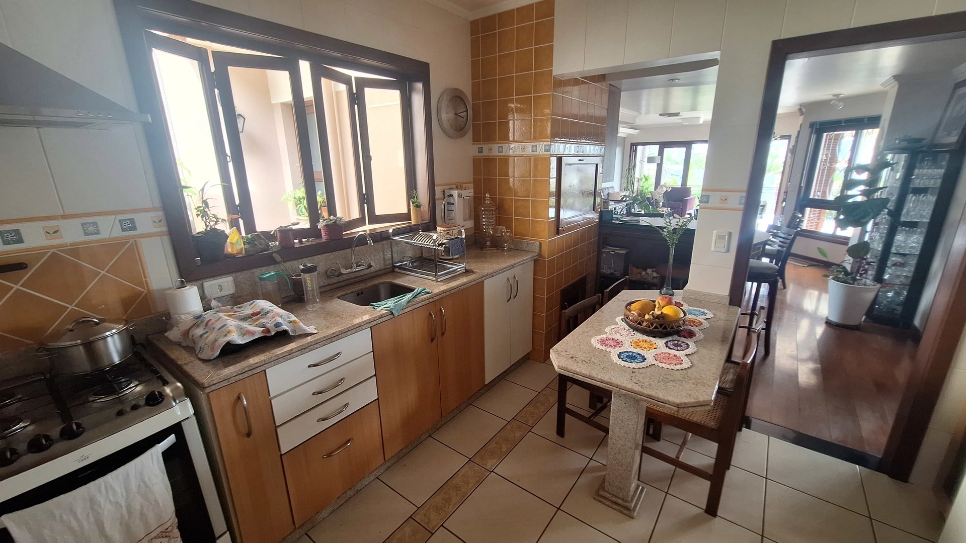 Linda casa de 4 dormitórios 3 suítes, 2 banheiros, piscina com salão de festas - Foto 16