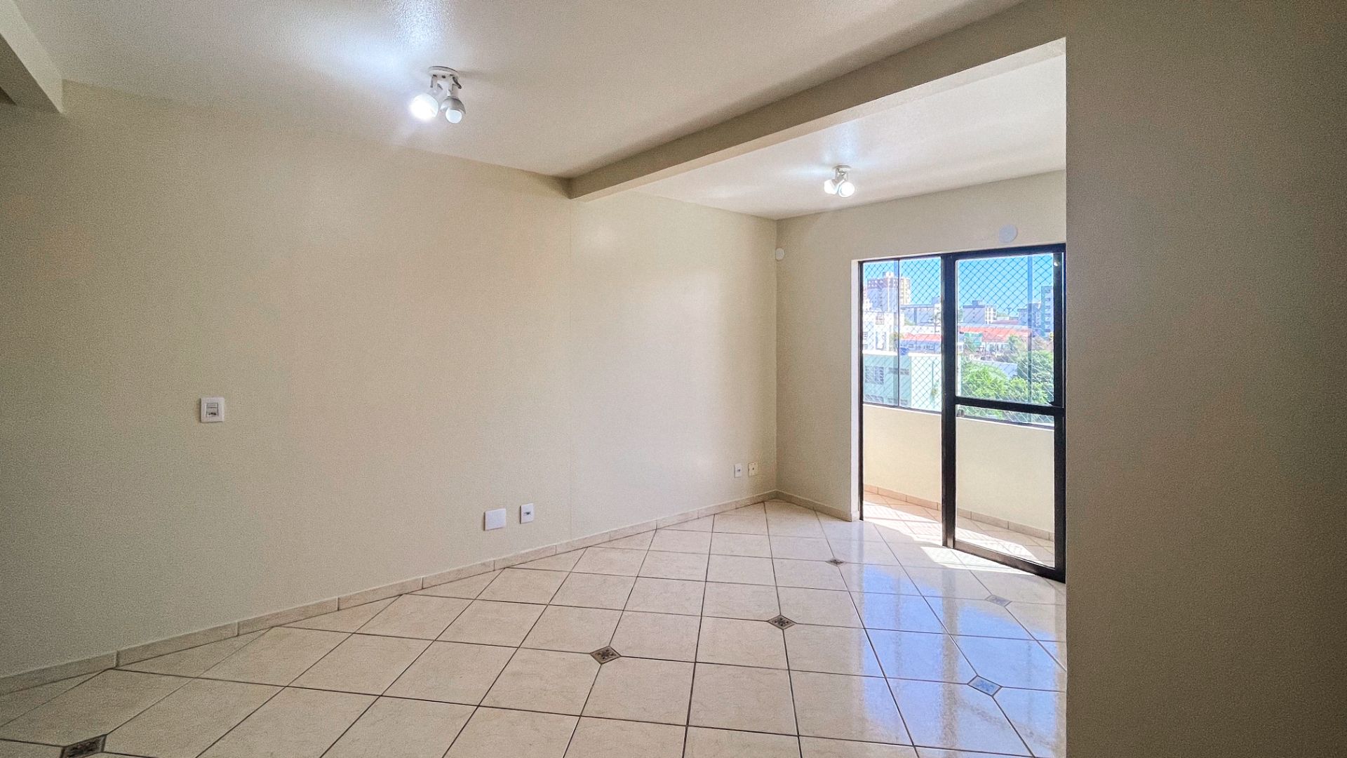 Apartamento no Joan Miró com 2 dormitórios - Foto 4