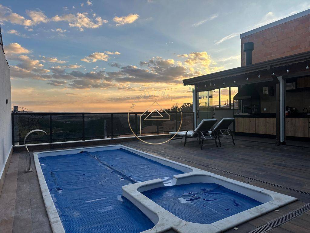 Casa mobiliada em condomínio com parque aquático - Mairinque