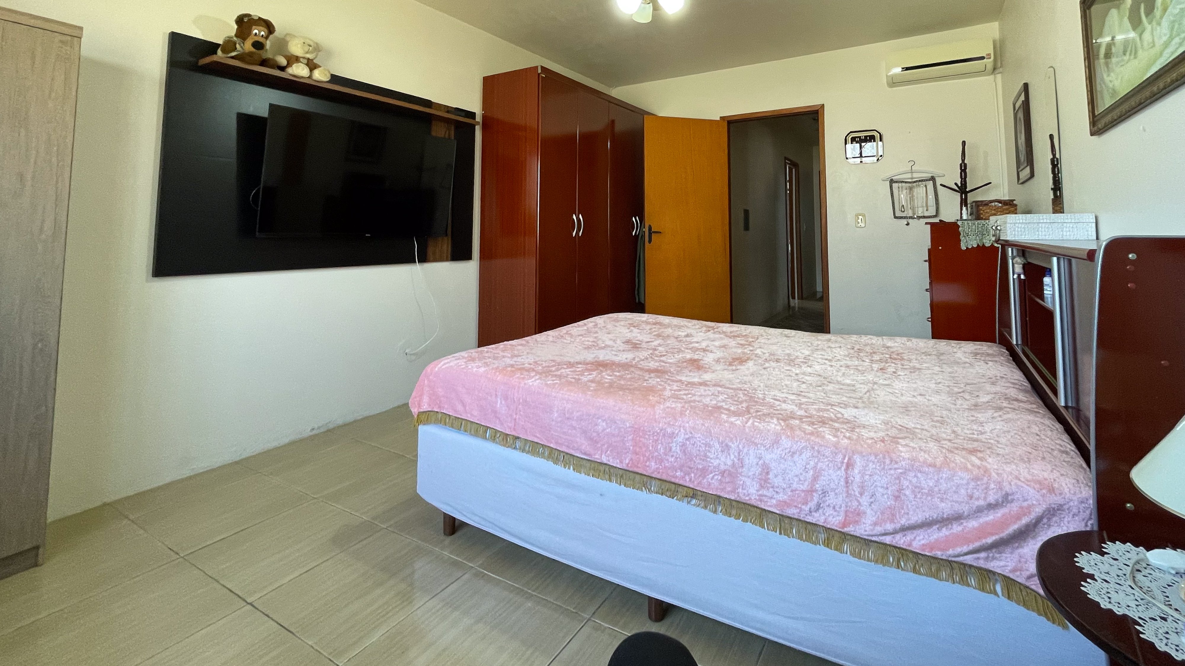 Casa no Goiás com 3 dormitórios e amplo pátio - Foto 15