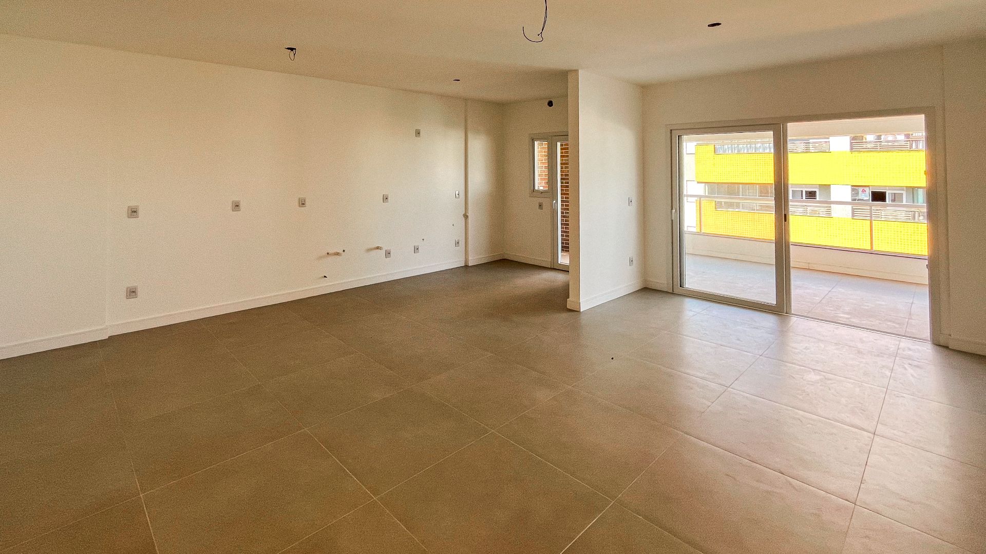 Apartamento Centro com 2 Dormitórios, suíte e Sacada Ampla. - Foto 3