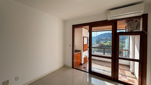 Apartamento no universitário com 3 dormitórios e 2 vagas