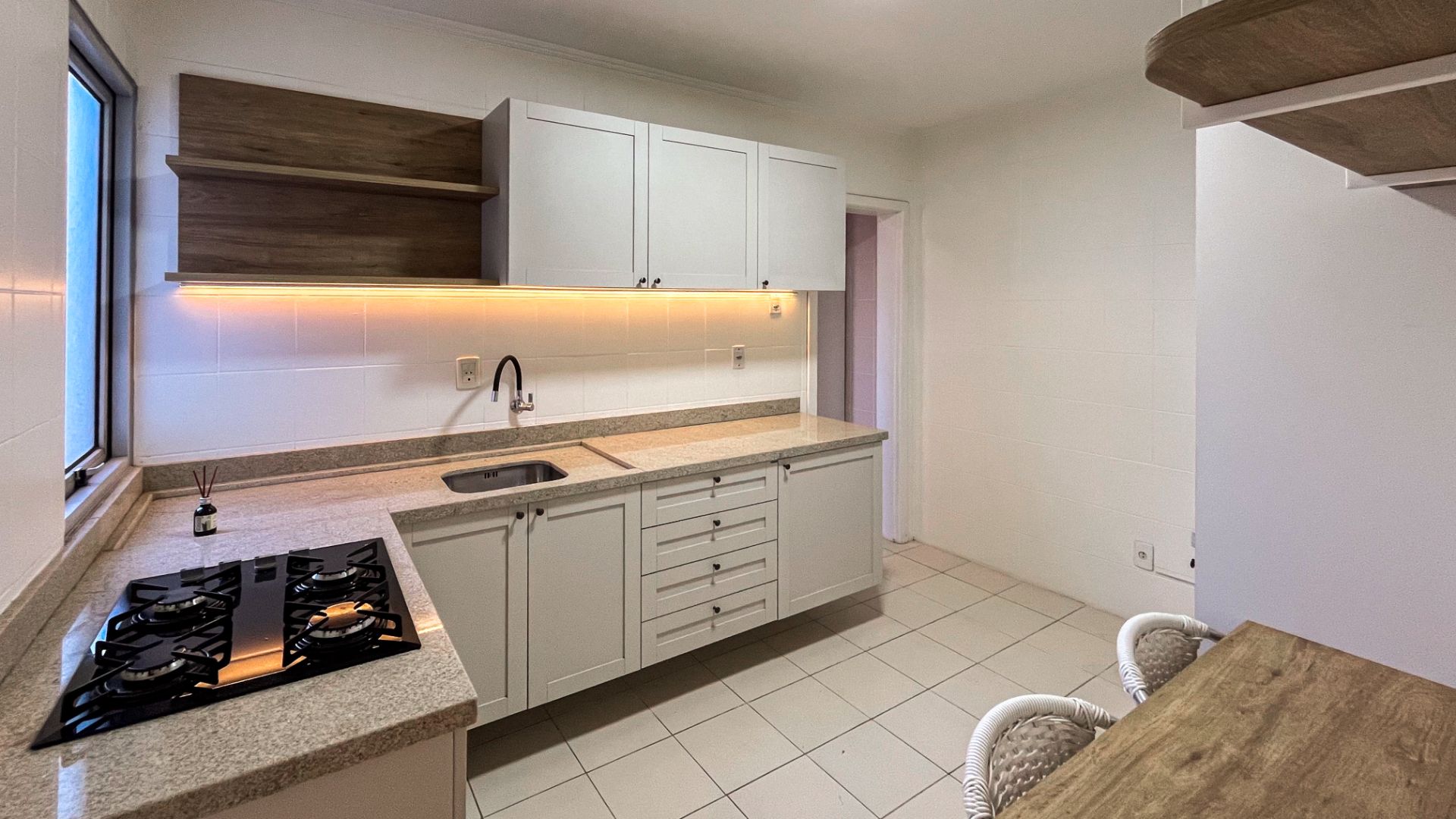 Apartamento Mobiliado no centro com 2 Dormitórios - Foto 4