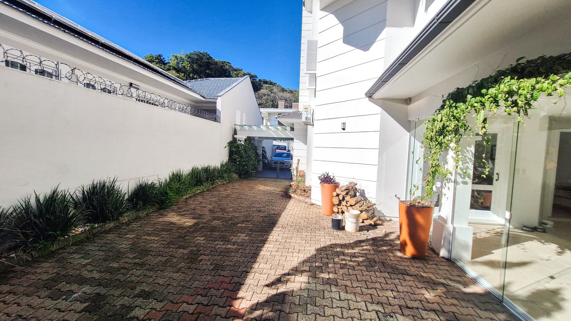 Casa no Santo Inácio com 3 dormitórios e pátio com piscina - Foto 14