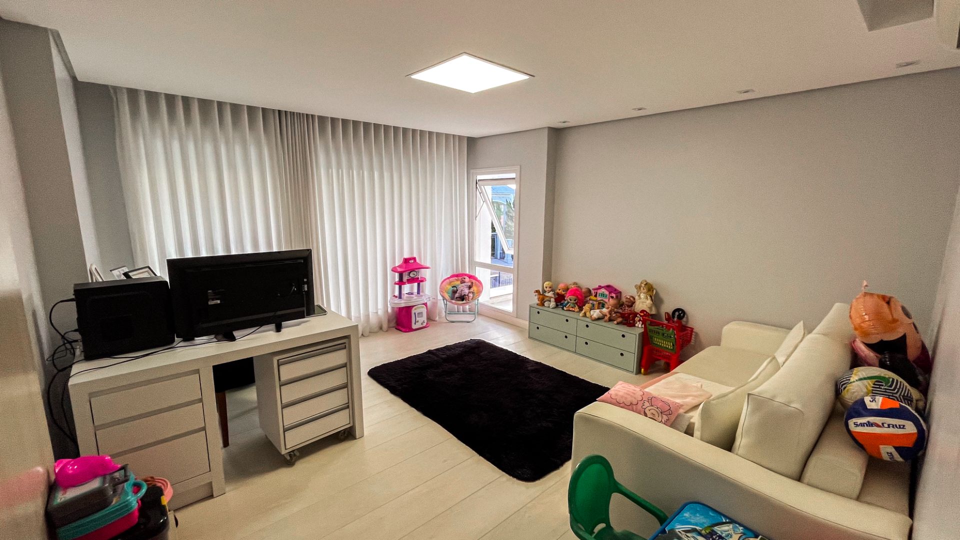Casa no Goiás com amplo pátio com piscina e 4 dormitórios - Foto 16
