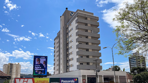 Apartamento no Centro com 2 dormitórios, suíte e sacada