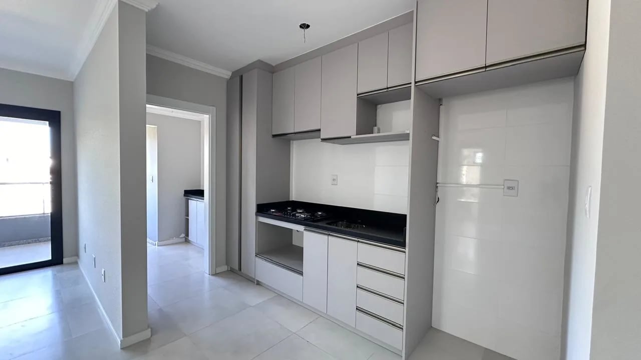 Apartamento no Centro com 2 dormitórios, sendo 1 suíte e 1 vaga de garagem. - Foto 3