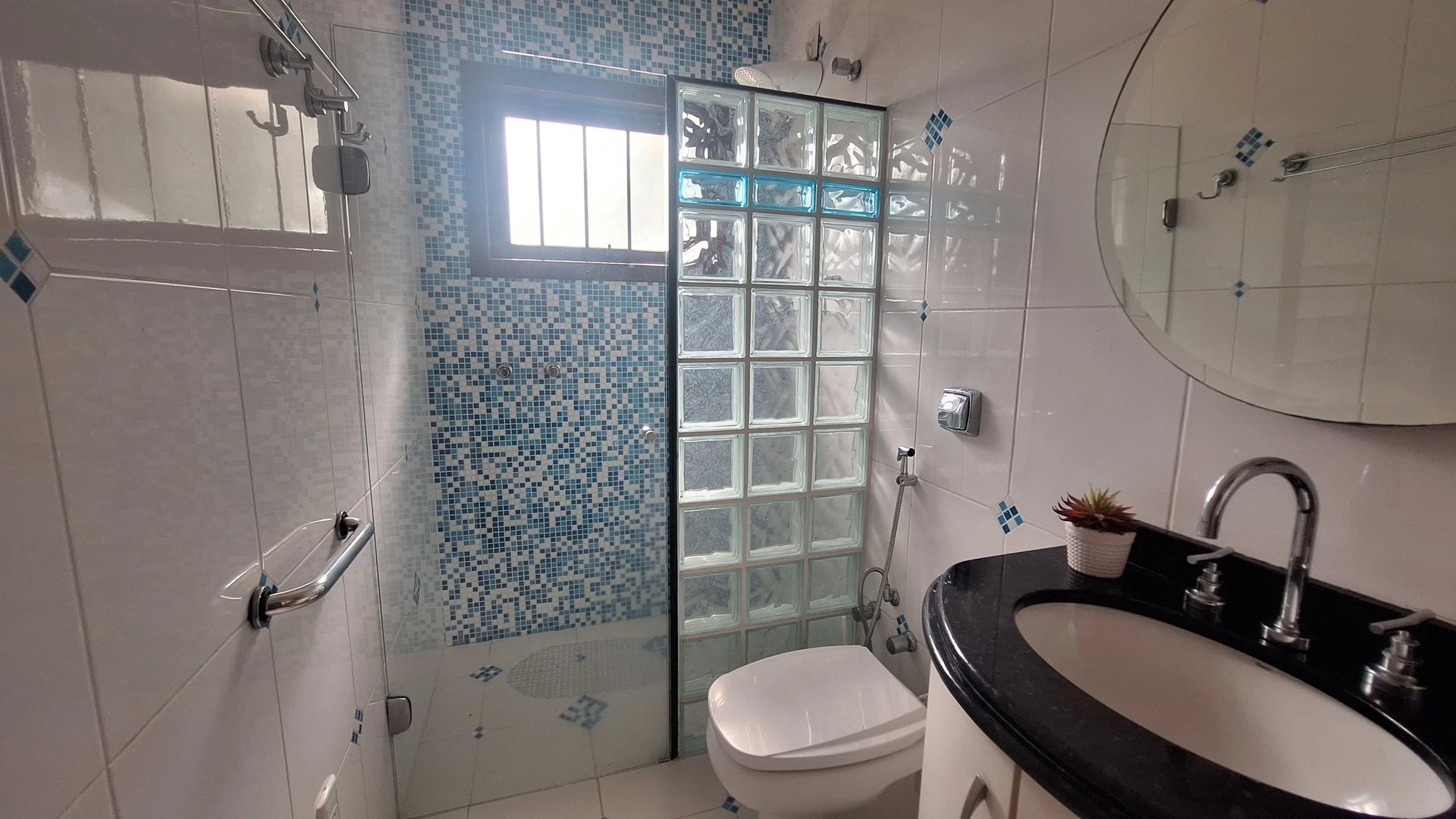 Linda casa de 4 dormitórios 3 suítes, 2 banheiros, piscina com salão de festas - Foto 13