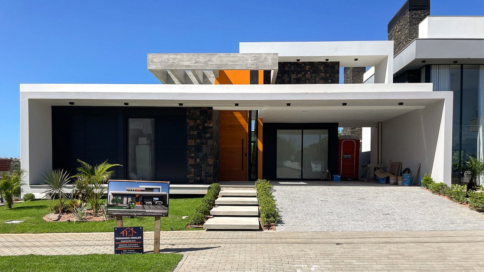 Casa de Condomínio no Country com 3 dormitórios e piscina