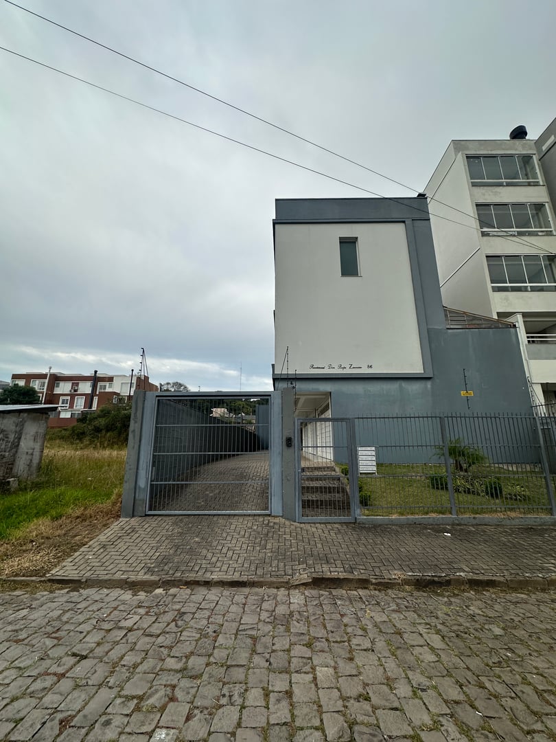 SOBRADO TRIPLEX SEMIMOBILIADO EM NOSSA SENHORA DA SAÚDE — foto 10