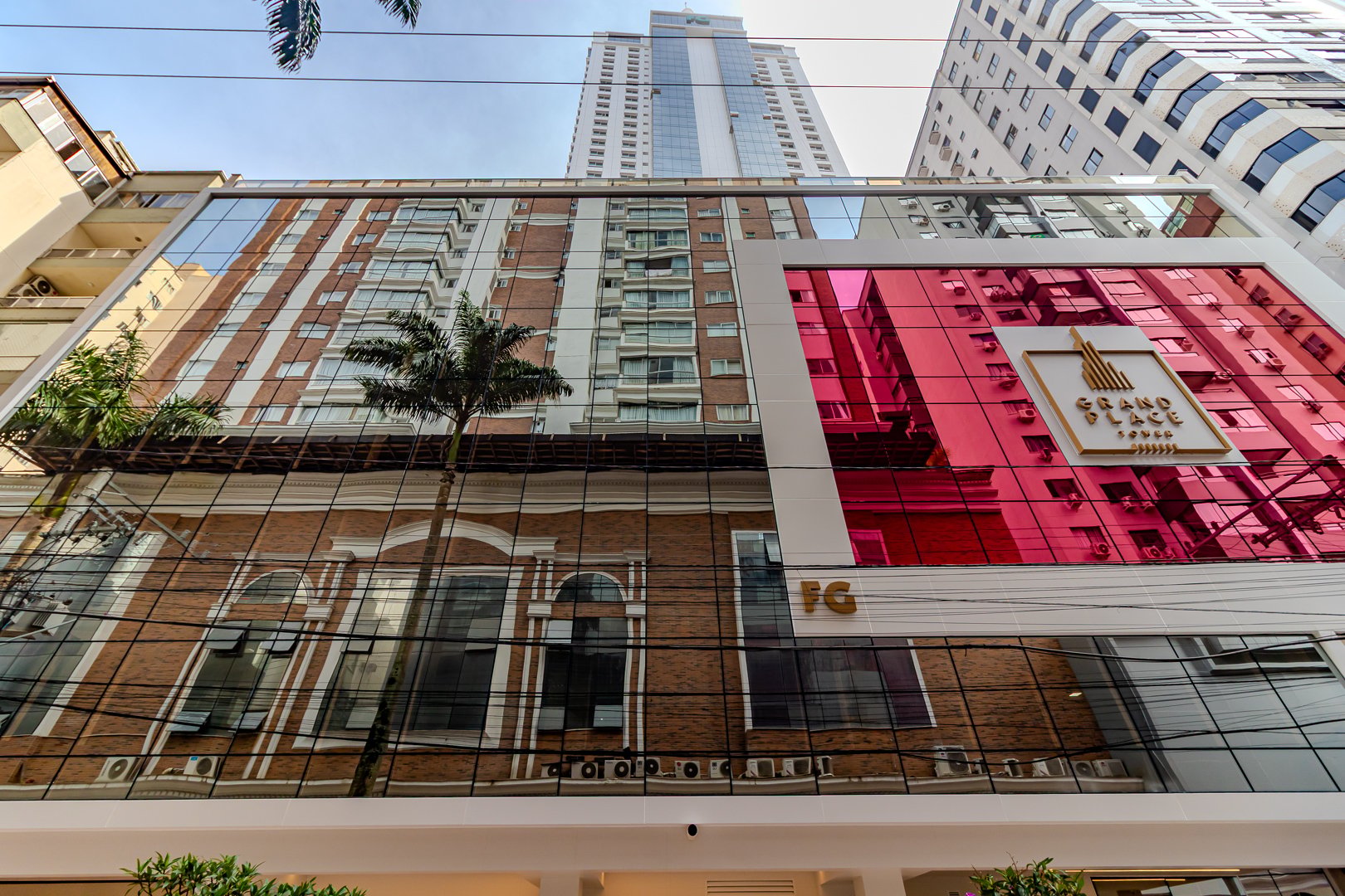Apartamento Mobiliado no Edifício Grand Place Tower à venda no Centro em Balneário Camboriú
