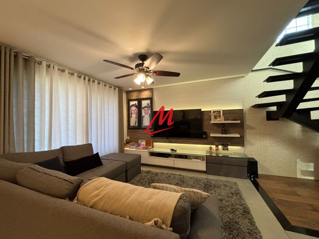 Belíssimo duplex com pátio - Foto 4