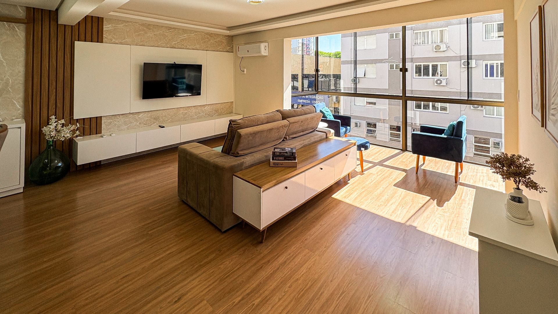 Apartamento no Edifício Tirol com 2 dormitórios, sendo 1 suíte