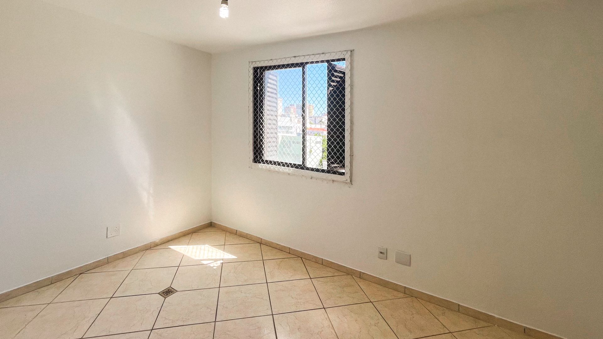 Apartamento no Joan Miró com 2 dormitórios - Foto 7
