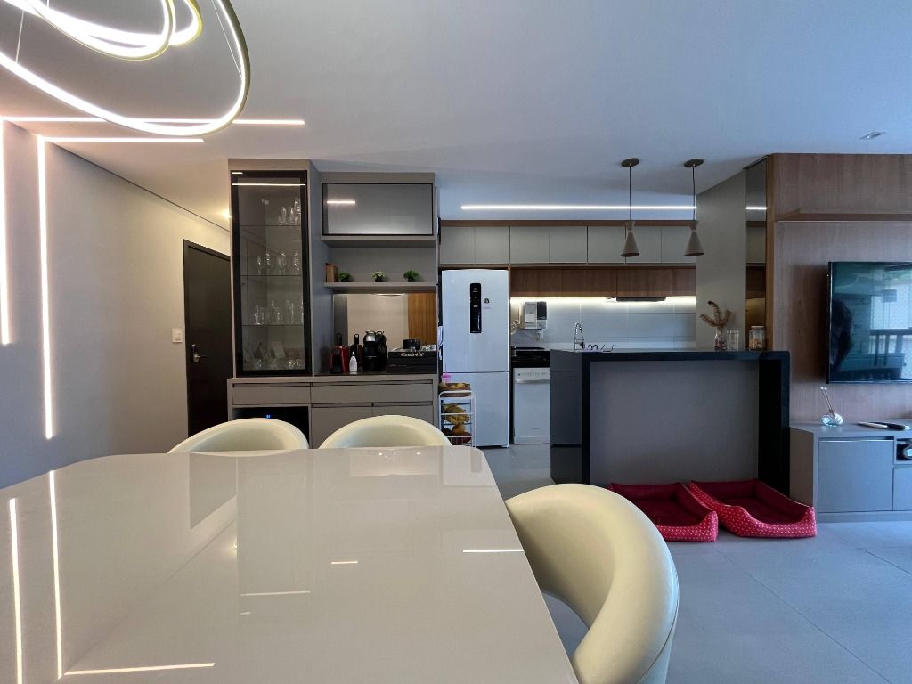 Apartamento 3 dormitórios mobiliado com 2 vagas perto da praia no canto do forte — foto 3