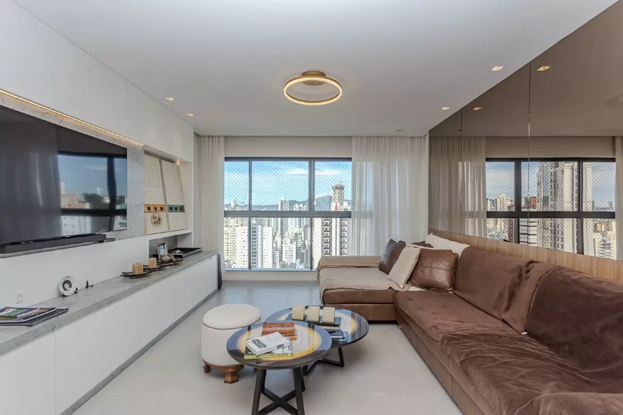 Apartamento Vista Mar no Edifício Muller Ocean Club à venda no centro em Balneário Camboriú