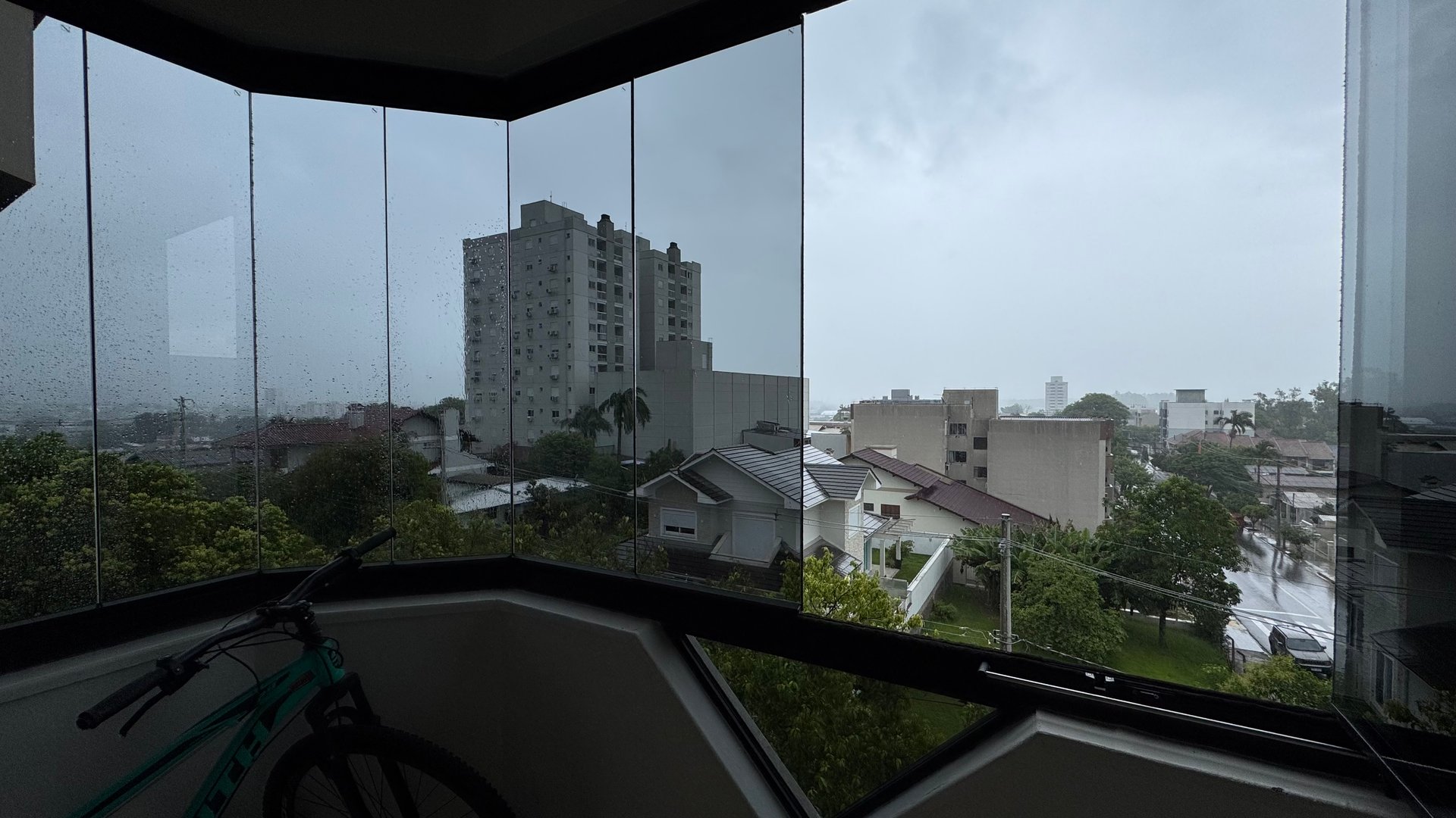 Apartamento de 2 dormitórios semi mobiliado - Foto 5