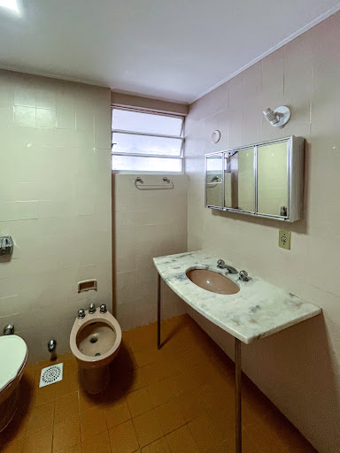 Apartamento no Centro com 2 dormitórios e sacada - Foto 4