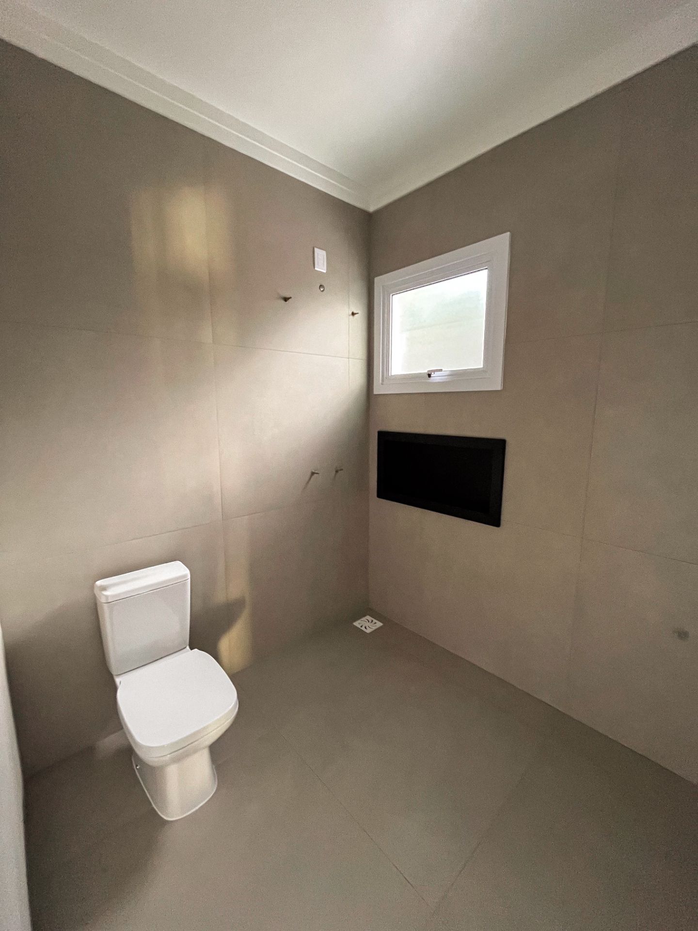 Casa no Royal Country com 3 Dormitórios, Suíte e Piscina. - Foto 16