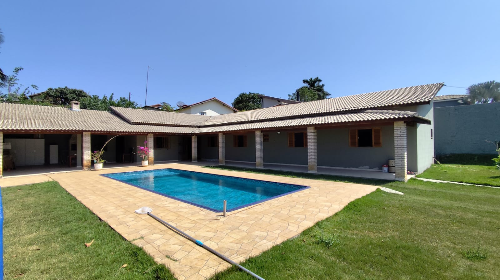Chácara á venda em mairnque, condominio fechado por R$790.000
